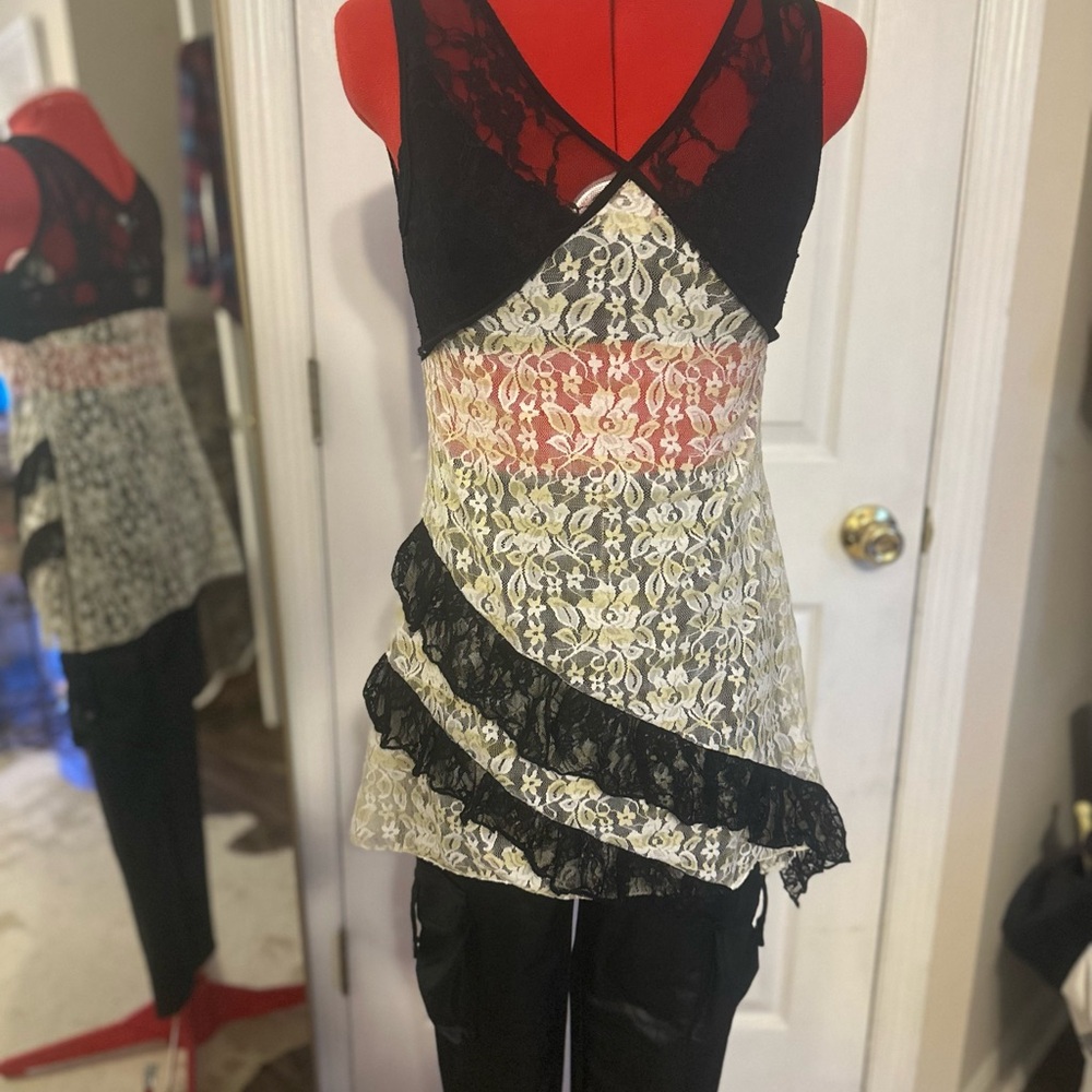 Black, Yellow, and White Floral Lace Asymmetrical V-Neck Women’s Tank Sz L